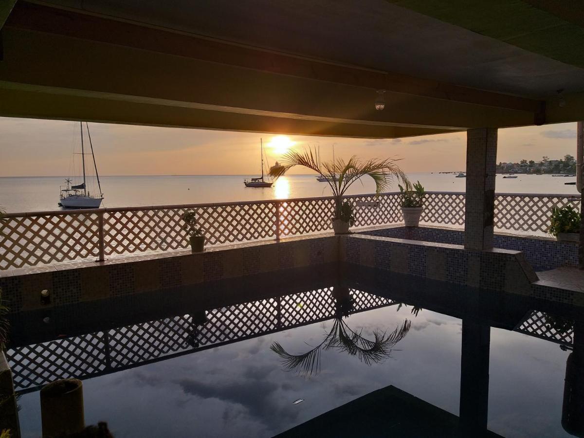 Sea World Vacation Home Roseau Bagian luar foto