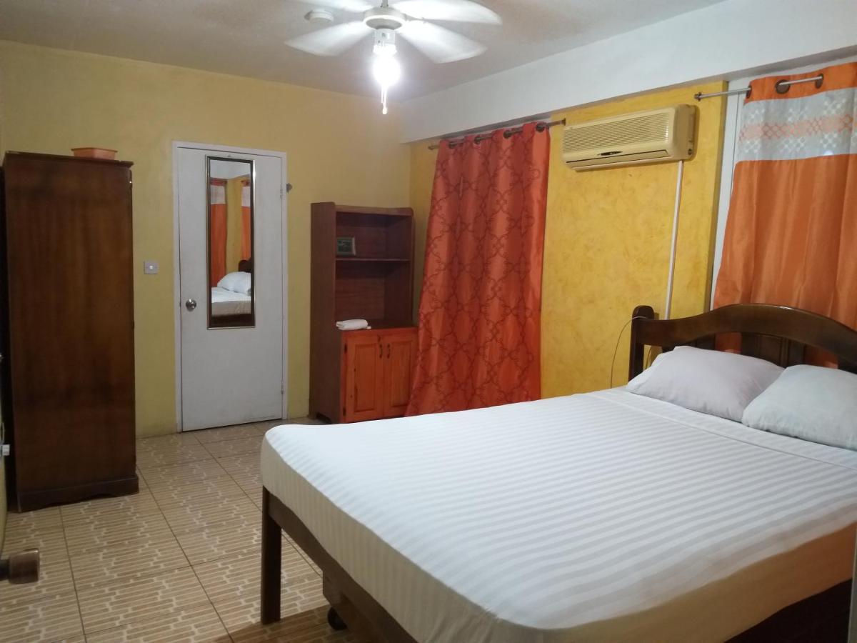Sea World Vacation Home Roseau Bagian luar foto
